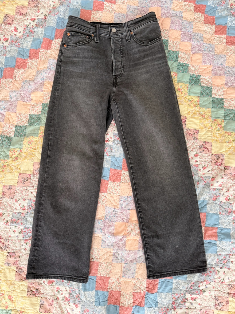 Levi's High-Rise Straight Jeans in Charcoal